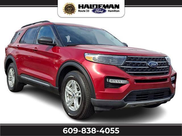 Certified 2022 Ford Explorer XLT w/ Equipment Group 202A AWD/4WD image 1