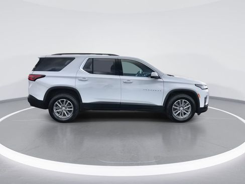 Used 2023 Chevrolet Traverse LT image 9