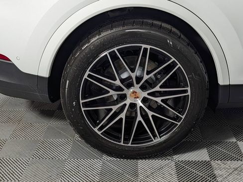New 2026 Porsche Cayenne Coupe AWD/4WD image 13