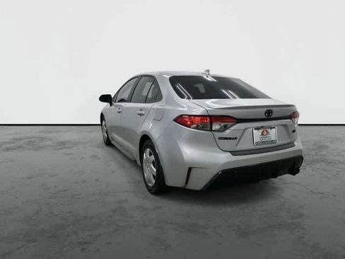 Used 2024 Toyota Corolla SE image 2