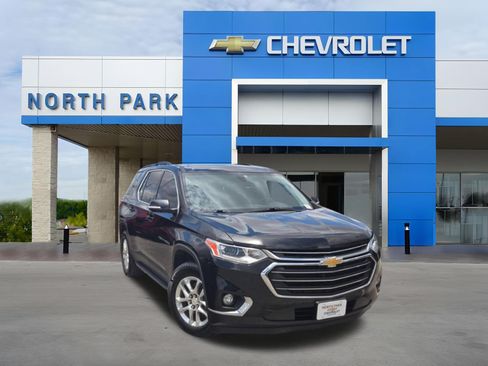 Used 2019 Chevrolet Traverse LT FWD image 1