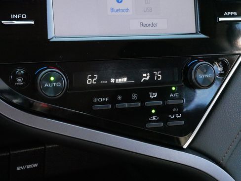 Used 2018 Toyota Camry LE image 23