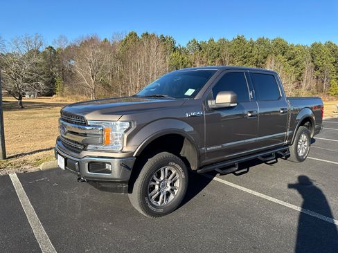 Used 2019 Ford F150 Lariat w/ Trailer Tow Package image 12