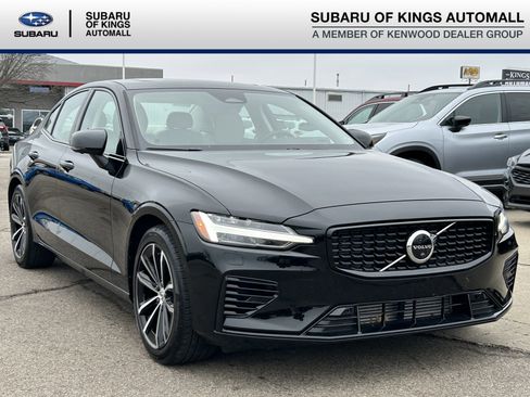 Used 2023 Volvo S60 T8 Plus image 1