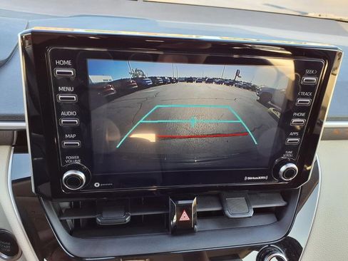 Used 2021 Toyota Corolla LE w/ LE Convenience Package FWD image 7