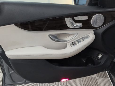 Used 2017 Mercedes-Benz C 300 Sedan image 17