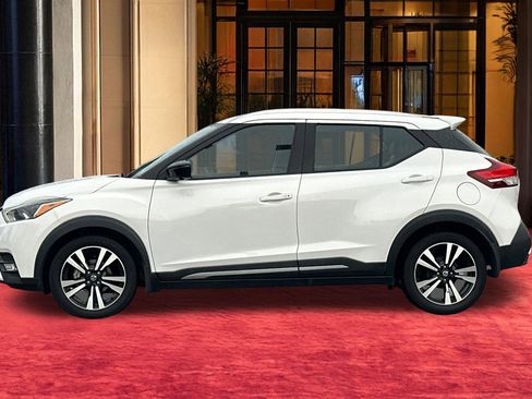 Used 2020 Nissan Kicks SR w/ SR Premium Package image 3