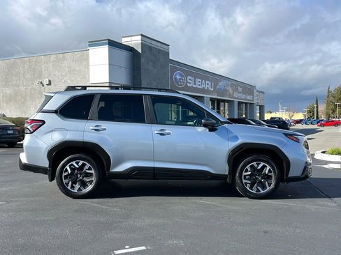 Certified 2025 Subaru Forester Premium image 8