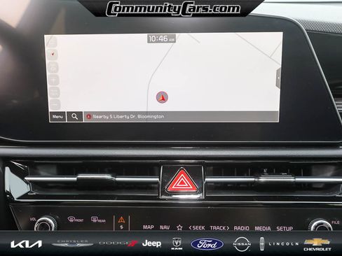 Certified 2025 Kia Niro SX image 18