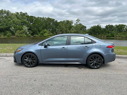 Used 2025 Toyota Corolla SE image 2