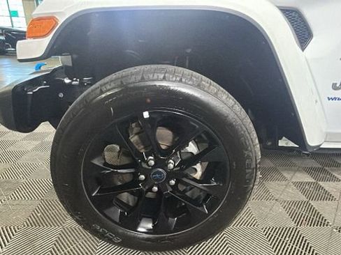 Used 2024 Jeep Wrangler Unlimited Sahara w/ Safety Group AWD/4WD image 9