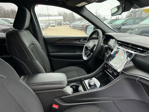 New 2025 Jeep Grand Cherokee Laredo X w/ Luxury Tech Group I image 23