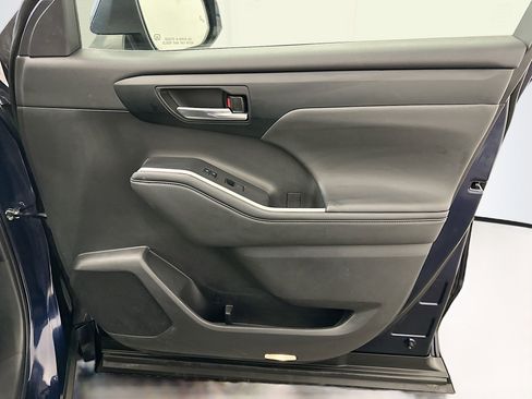 Used 2022 Toyota Highlander XLE image 36