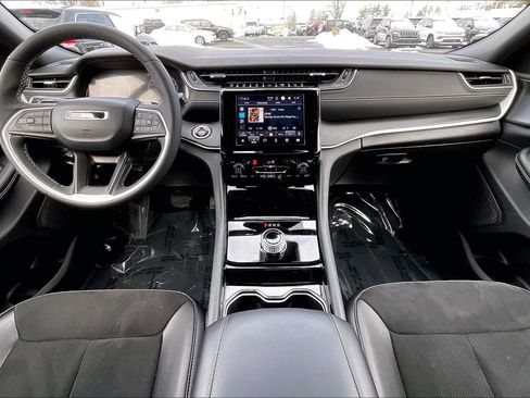 Certified 2023 Jeep Grand Cherokee Altitude image 13