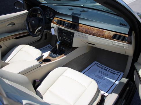 Used 2007 BMW 328i Convertible image 10