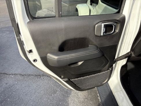 Used 2022 Jeep Wrangler Sahara w/ Cold Weather Group image 28