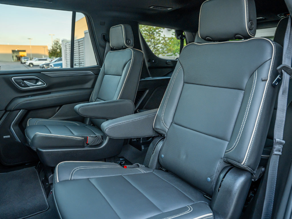 Used 2024 GMC Yukon SLT w/ SLT Premium Package AWD/4WD image 38