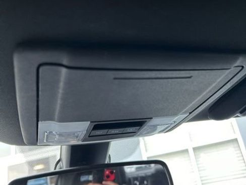 Used 2018 Ford Explorer Platinum image 19