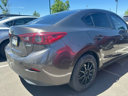 Used 2017 MAZDA MAZDA3 Sport FWD image 2