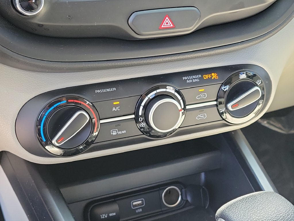 Used 2025 Kia Soul LX w/ LX Technology Package FWD image 23