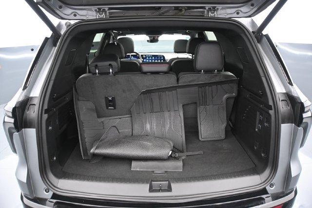 Used 2025 Chevrolet Traverse RS AWD/4WD image 16