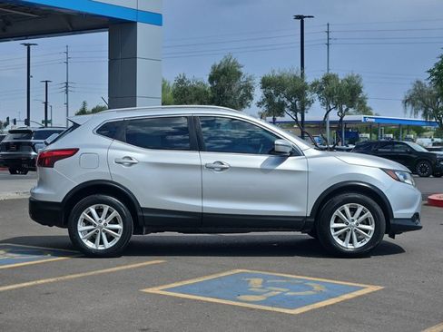 Used 2018 Nissan Rogue Sport SV FWD image 9