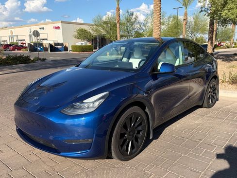 Used 2021 Tesla Model Y Long Range AWD/4WD image 1
