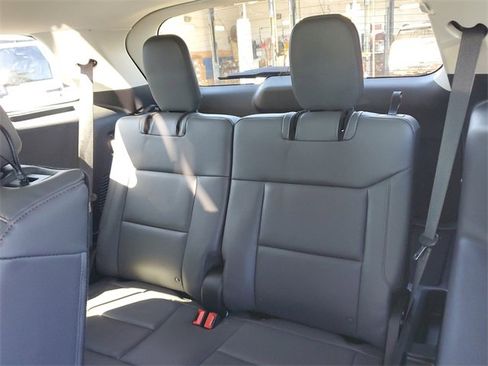 Used 2025 Ford Explorer Active w/ Active Comfort Package image 18