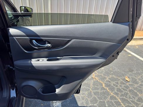 Used 2018 Nissan Rogue SV w/ Premium Package AWD/4WD image 40