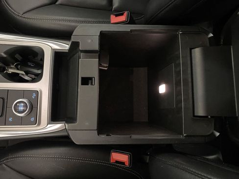 Used 2020 Ford Explorer XLT w/ Equipment Group 202A AWD/4WD image 14