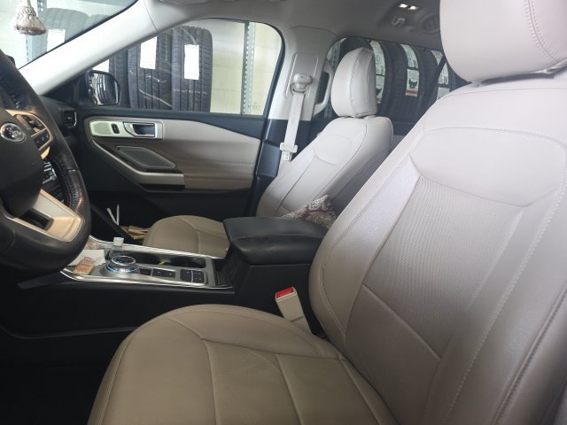 Used 2023 Ford Explorer Limited w/ Limited Technology Package RWD image 10