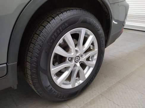 Used 2019 Nissan Rogue S w/ Special Edition Package FWD image 31