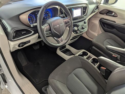 Used 2022 Chrysler Voyager LX image 11