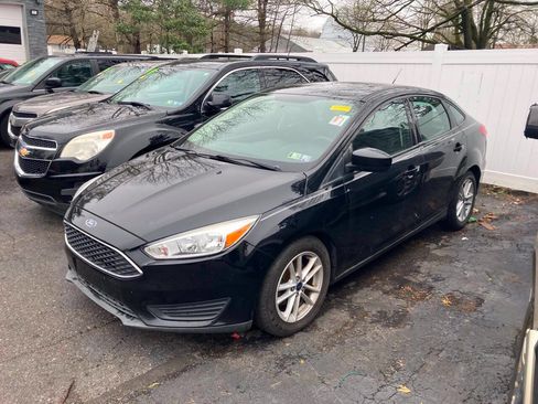 Used 2018 Ford Focus SE FWD image 1