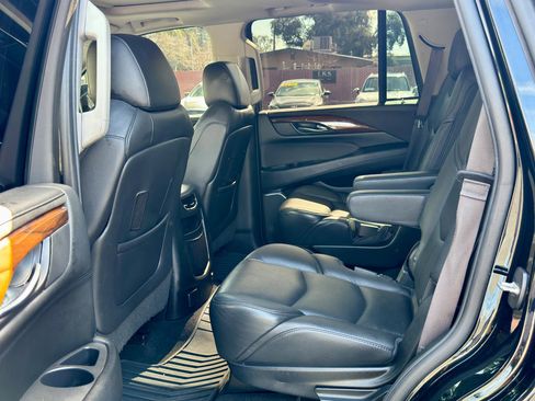 Used 2017 Cadillac Escalade Luxury image 14