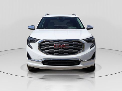 Used 2020 GMC Terrain Denali w/ Denali Premium Package FWD image 2
