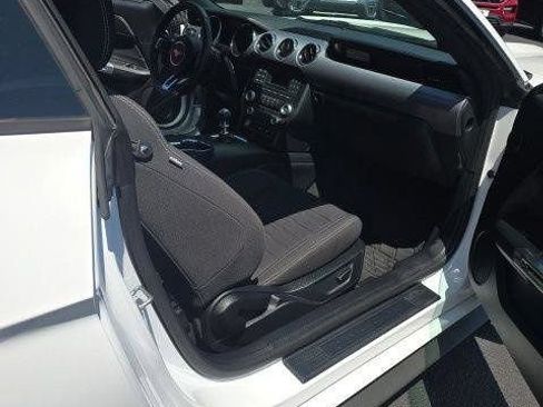 Used 2017 Ford Mustang GT RWD image 9