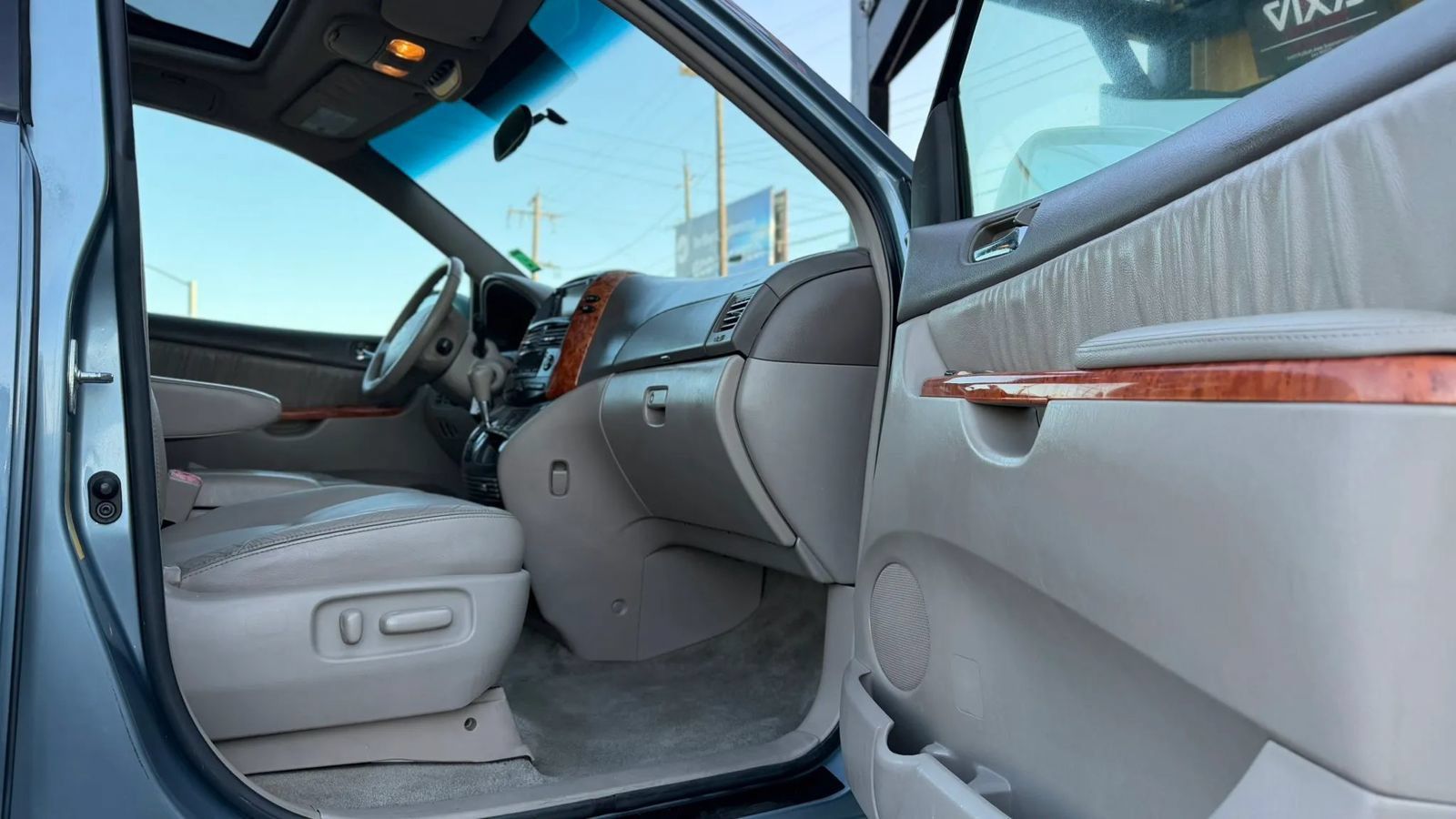 Used 2008 Toyota Sienna XLE w/ Towing Prep Pkg FWD image 13
