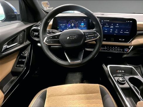 Used 2025 Chevrolet Equinox ACTIV w/ Safety and Technology Package AWD/4WD image 18