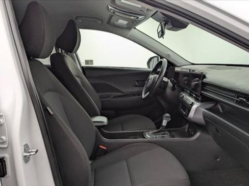 Used 2025 Hyundai Kona SEL FWD image 21