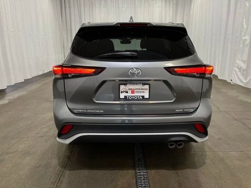 Used 2026 Toyota Highlander XSE AWD/4WD image 4