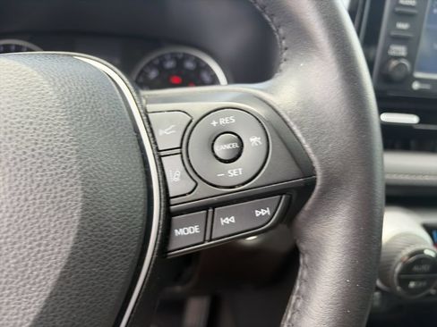 Used 2022 Toyota RAV4 XLE Premium FWD image 21