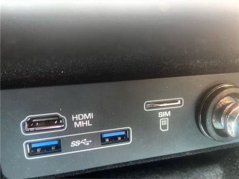 Used 2017 Land Rover Range Rover Sport SE image 39