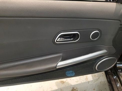 Used 2004 Chrysler Crossfire Base image 10