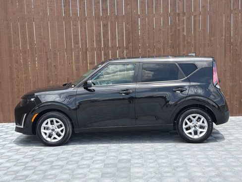 Used 2025 Kia Soul LX w/ LX Technology Package FWD image 12