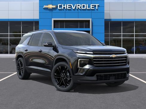 New 2026 Chevrolet Traverse LT w/ Driver Confidence Package AWD/4WD image 7
