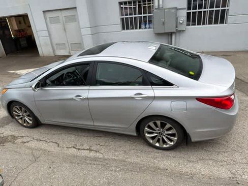 Used 2012 Hyundai Sonata SE w/ Navigation & Sunroof Pkg FWD image 11