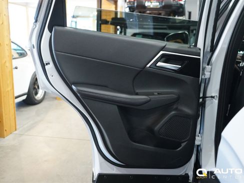 Used 2025 Mitsubishi Outlander SE image 30