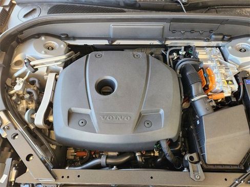 Certified 2025 Volvo XC60 T8 Core w/ Protection Package Premier image 32