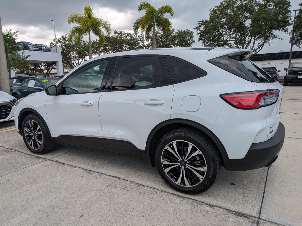 Certified 2022 Ford Escape SE w/ SE Sport Appearance Package FWD image 8